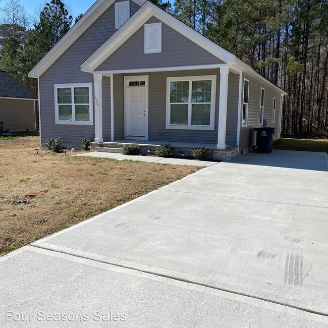 Building Photo - 3 br, 2 bath House - 124 Shamrock Court