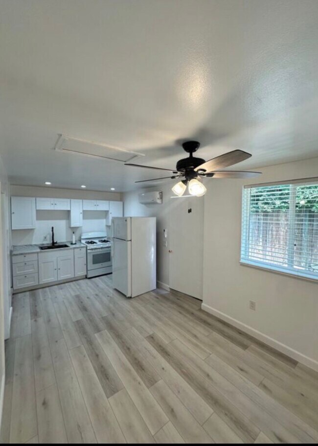 Foto del edificio - 615 Stiteswood Ave