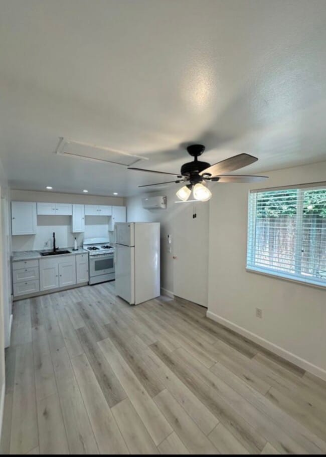 Building Photo - 615 Stiteswood Ave