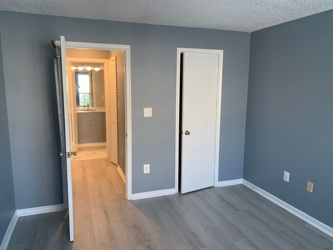 Building Photo - Mary Caroline