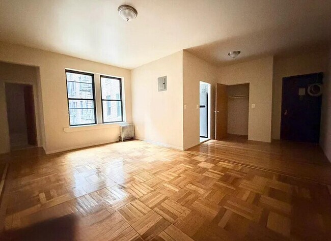 Foto del edificio - 215 E 95th St