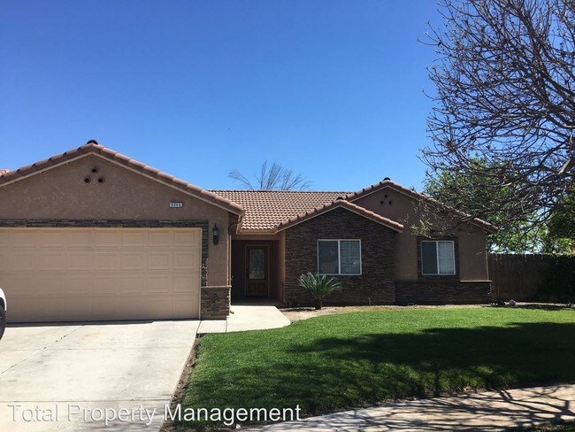 Foto del edificio - 4 br, 2 bath House - 1711 Shaver Lake Ave.