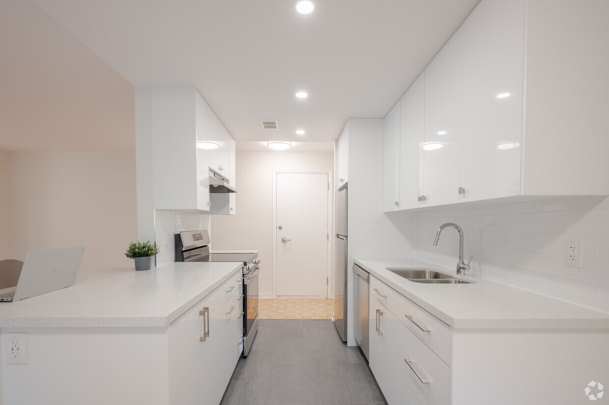 Primary Photo - 329 The West Mall