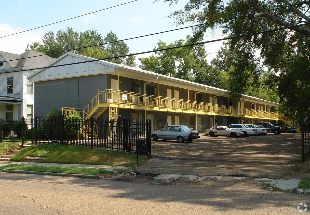 Primary Photo - 445 Hooker St