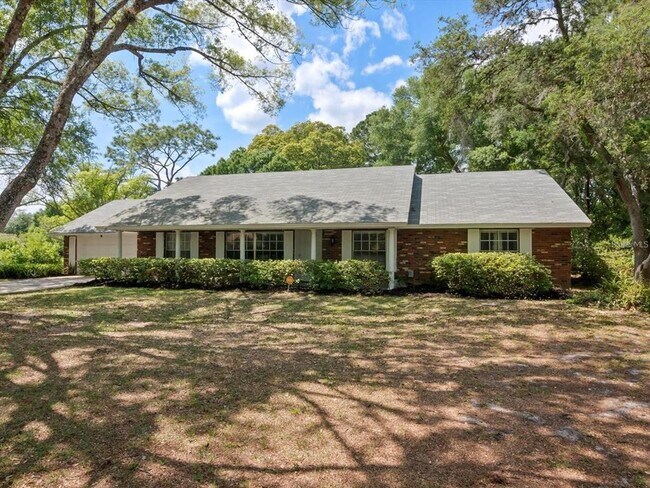 Building Photo - 608 Blue Lake Dr