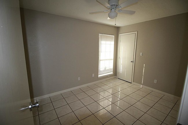 Building Photo - 5145 Beaver Hollow Dr
