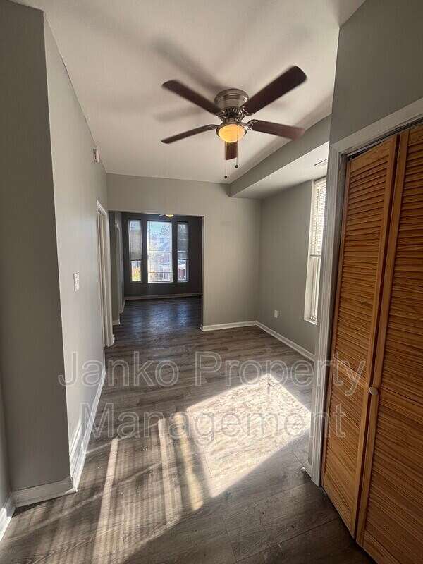 Foto del edificio - 7134 S Cornell Ave