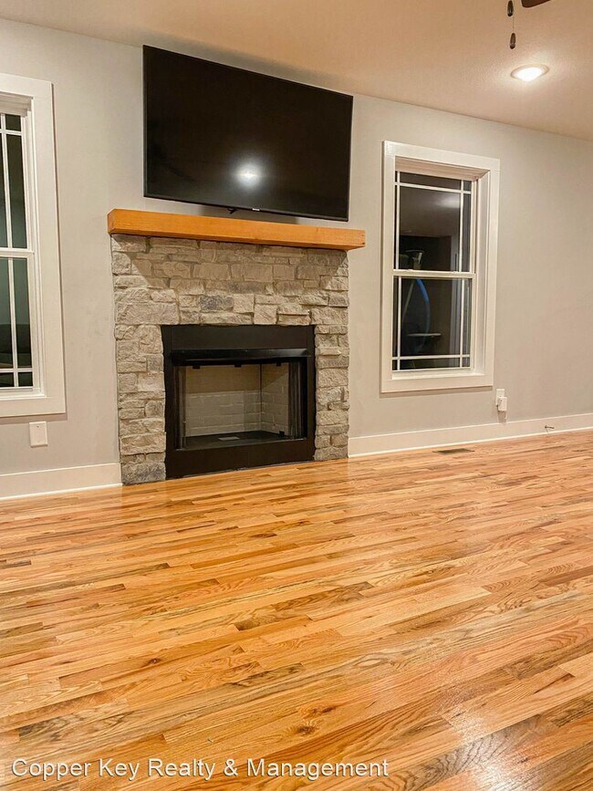 Building Photo - 3 br, 2.5 bath House - 528 Medallion Circle