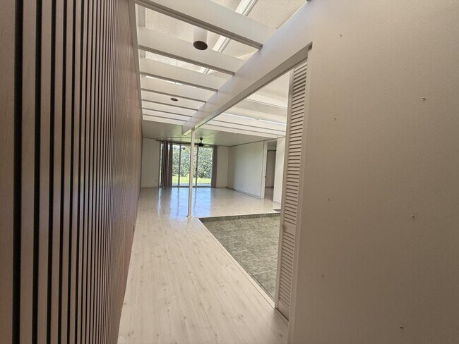 Foto del edificio - 575 Belvedere Dr