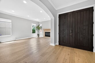 Building Photo - 2731 Stuart Manor