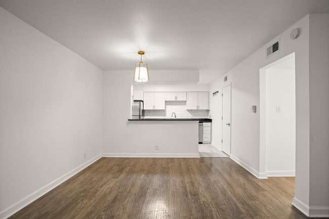 Building Photo - 2020 S Congress Ave