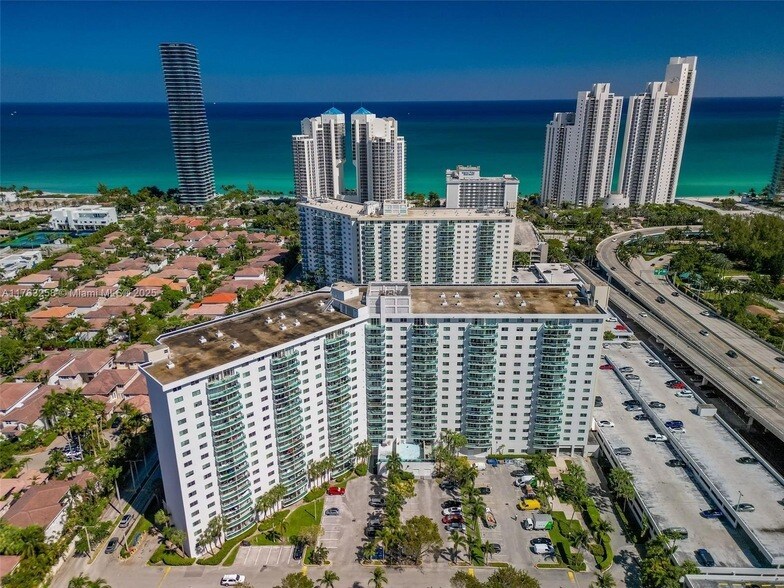 Primary Photo - 19380 Collins Ave