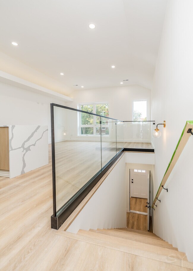 Foto del edificio - 1245 S Fairfield Ave