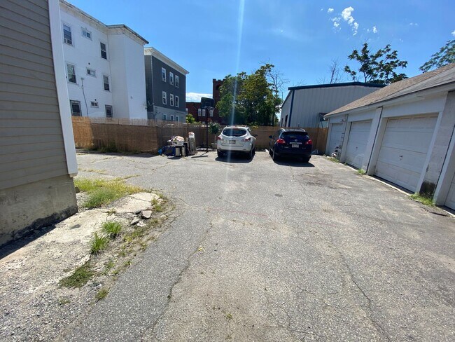 Foto del edificio - Spacious Newly Constructed  4 Bed 2 Bath T...