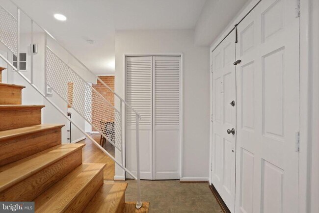 Foto del edificio - 4848 Red Fox Dr