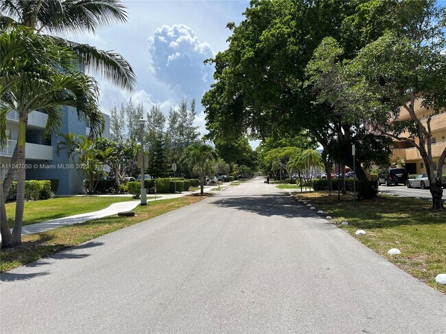 Foto del edificio - 3868 NE 169th St