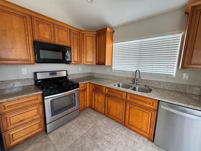 Building Photo - 3-Bedroom Moreno Valley Home – High Ceilin...