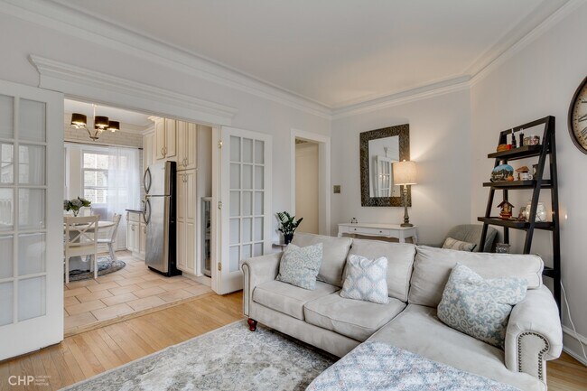 Foto del edificio - 548 W Brompton Ave