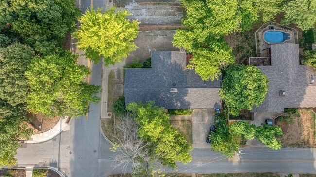 Building Photo - 476 N Oliver Ave