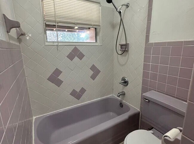 Foto del edificio - 912 NE 41st Ave