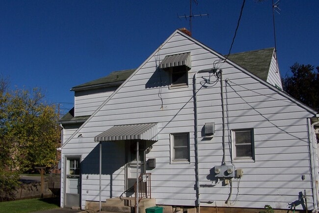 Building Photo - 266 E North St