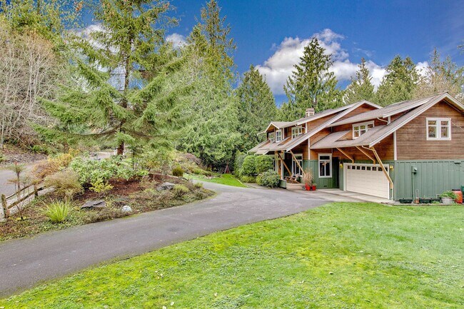 Building Photo - Beautiful Bainbridge Home