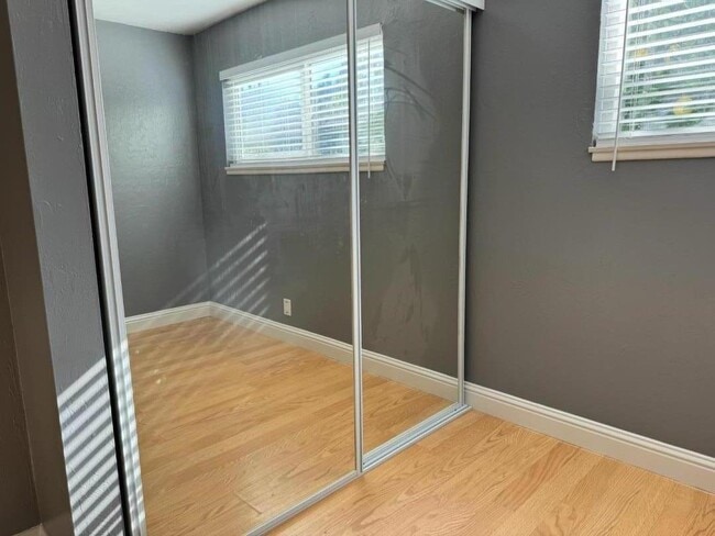 Building Photo - 1620 Nelson Dr