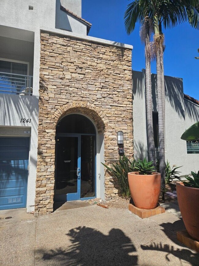 Foto del edificio - 1241 Santa Cora Ave