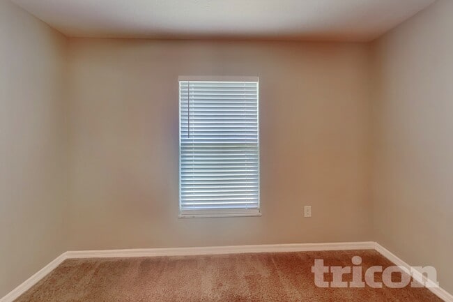 Building Photo - 12 Ponderosa Ln