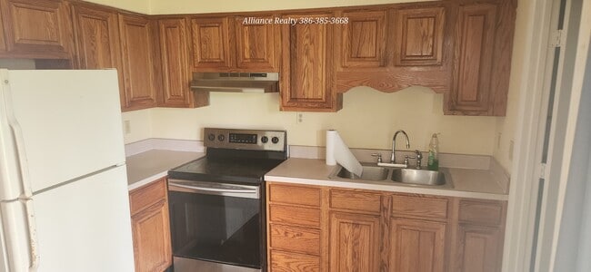 Building Photo - 303 Oleander Dr