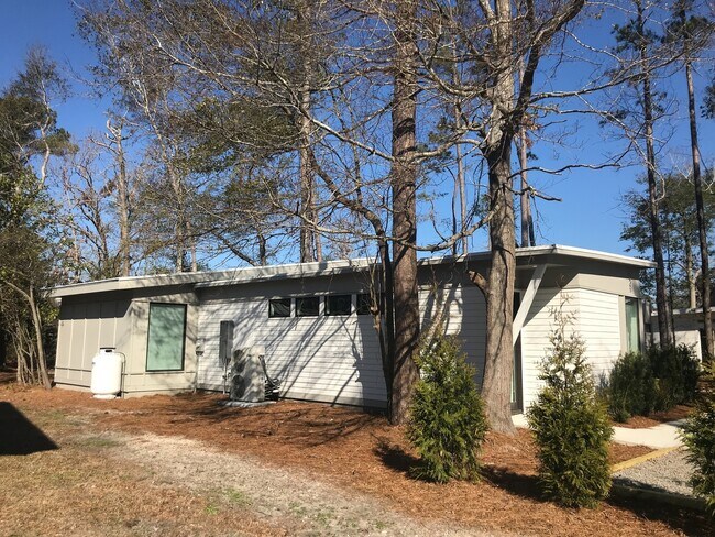Building Photo - Custom Architectual Home