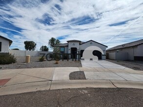 Building Photo - 701 N 13th Pl
