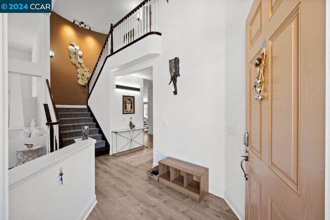 Building Photo - 418 Golf Ct