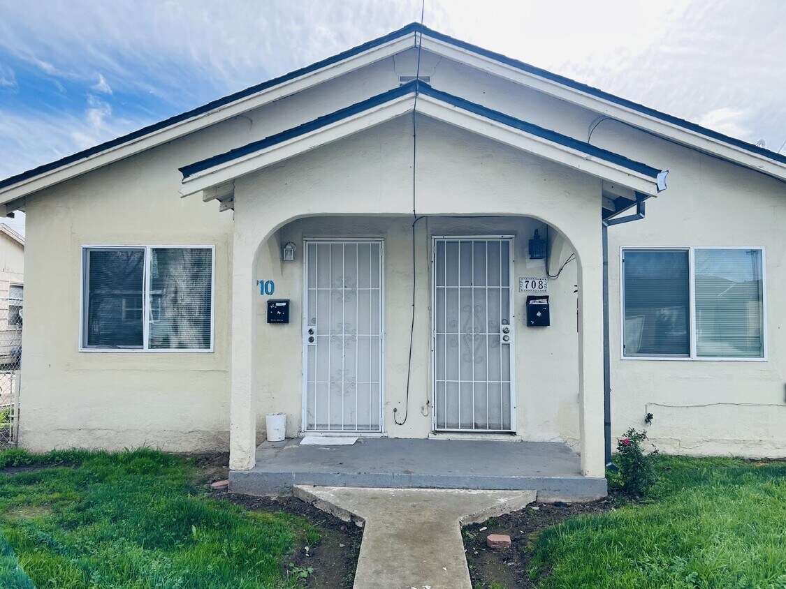 708 E 23rd St, Merced, CA 95340 Room for Rent in Merced, CA