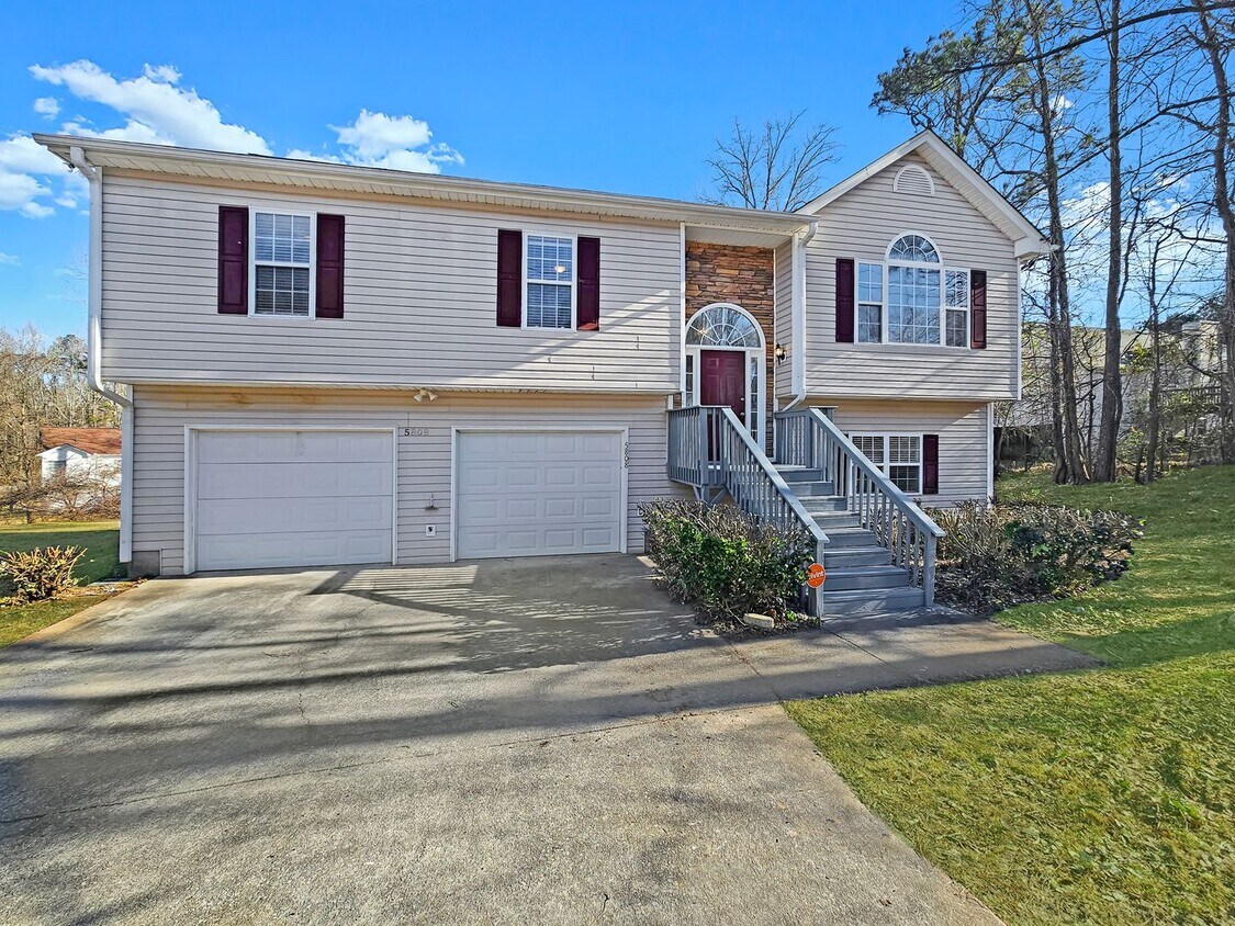 Primary Photo - 4b/3ba Split-Level in Austell Near Thornto...