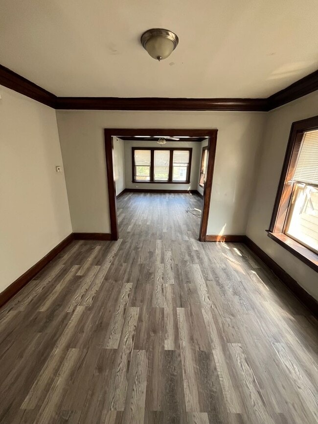 Building Photo - 10934 S Vernon Ave