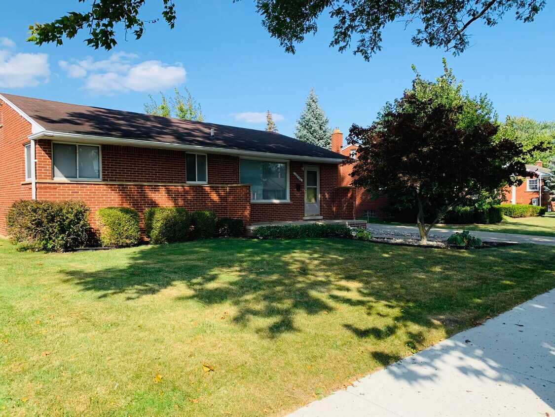 Primary Photo - 30948 Orangelawn St