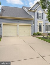 Building Photo - 8019 Moss Bank Dr