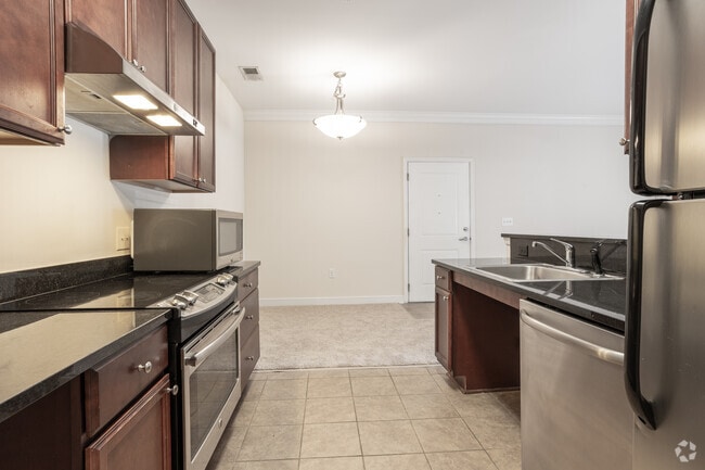 1BR, 1BA - 780SF - Shorehaven
