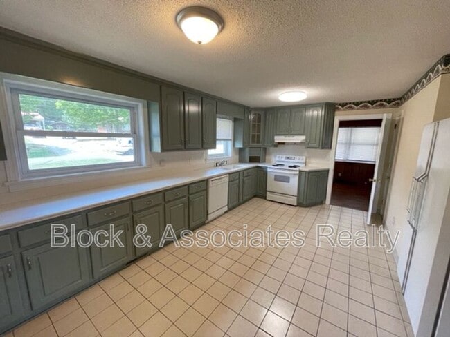 Foto del edificio - 1542 N Tremont Dr