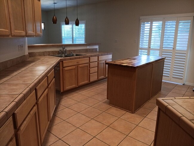 Building Photo - Stunning 4-bedroom, 3.5-bathroom home! Showings coming soon!
