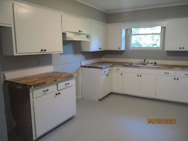 Foto del edificio - Affordable Ground-Level Living in Greenwood