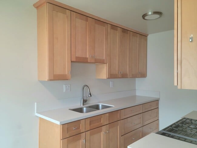 Building Photo - 619 S Grevillea Ave