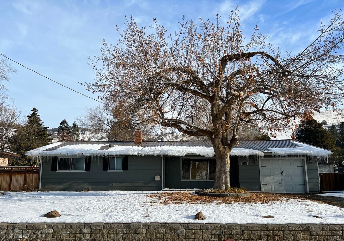Foto principal - 3 Bedroom, 2 bath home in Moyina Heights *...