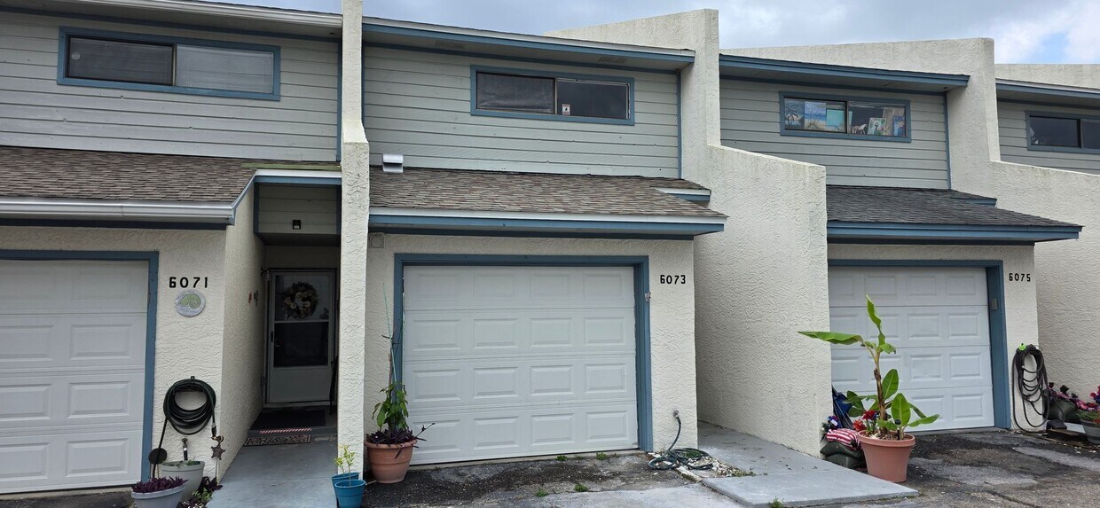 Primary Photo - Here is your 3bed/3bath home on the water!