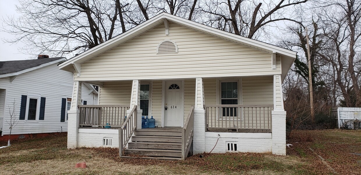 Primary Photo - 614 Arch St