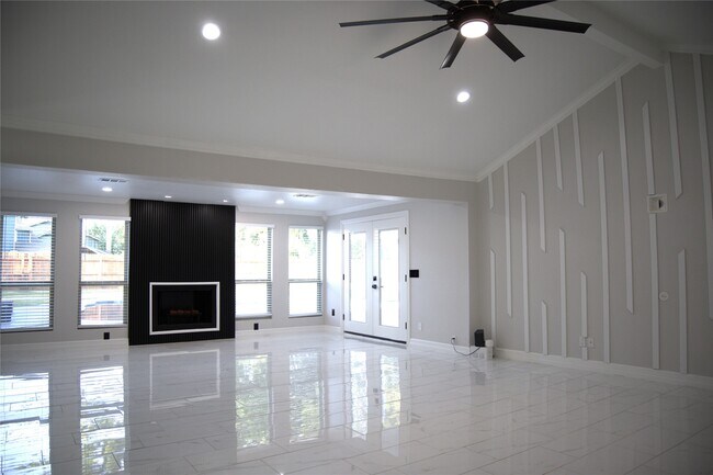 Building Photo - 10203 Huntington Way Dr