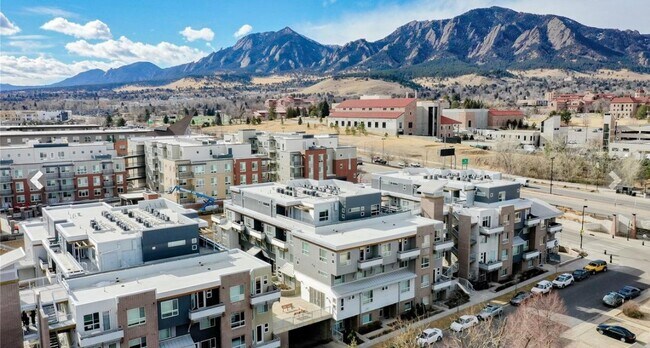 Foto del edificio - 2830 E College Ave