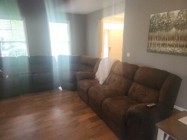 Foto del edificio - University Park Home, Available in August