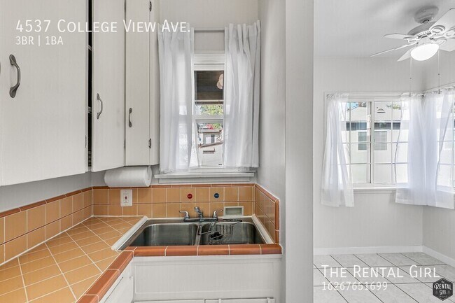 Foto del edificio - 4537 College View Ave